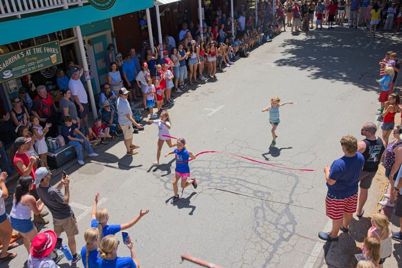 Emily Beals wins the 8-year-old girls’ race.